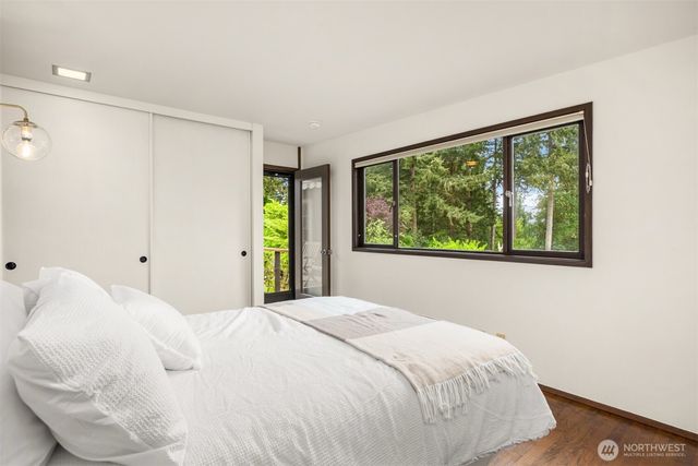 14517 Henderson Road NE, Bainbridge Island, WA 98110