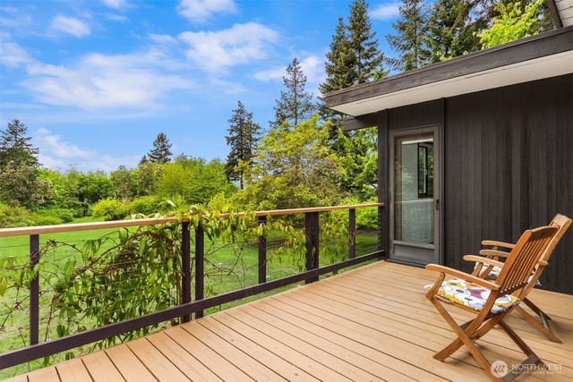 14517 Henderson Road NE, Bainbridge Island, WA 98110