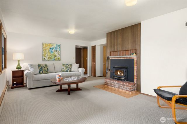 14517 Henderson Road NE, Bainbridge Island, WA 98110