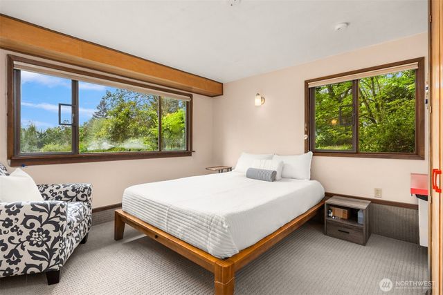 14517 Henderson Road NE, Bainbridge Island, WA 98110