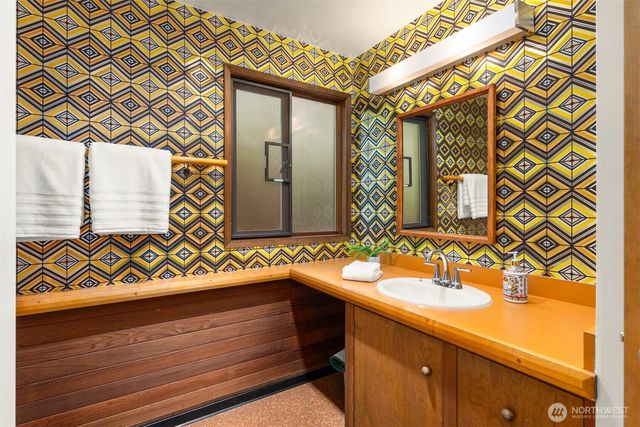 14517 Henderson Road NE, Bainbridge Island, WA 98110
