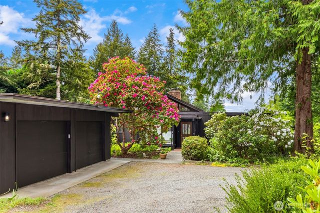 14517 Henderson Road NE, Bainbridge Island, WA 98110