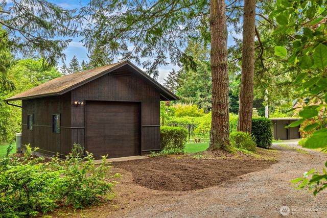 14517 Henderson Road NE, Bainbridge Island, WA 98110