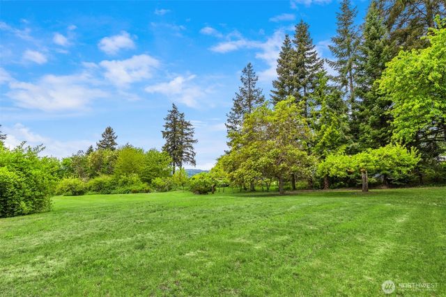 14517 Henderson Road NE, Bainbridge Island, WA 98110