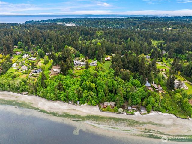 14517 Henderson Road NE, Bainbridge Island, WA 98110