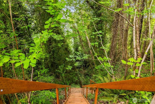 14517 Henderson Road NE, Bainbridge Island, WA 98110