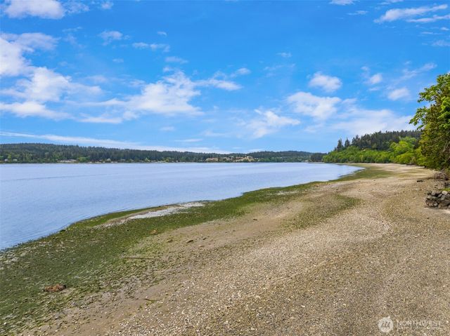 14517 Henderson Road NE, Bainbridge Island, WA 98110