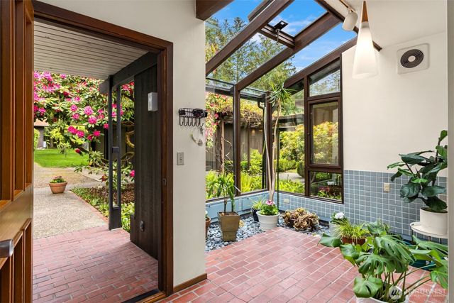 14517 Henderson Road NE, Bainbridge Island, WA 98110