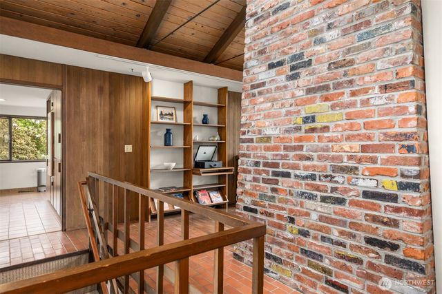14517 Henderson Road NE, Bainbridge Island, WA 98110
