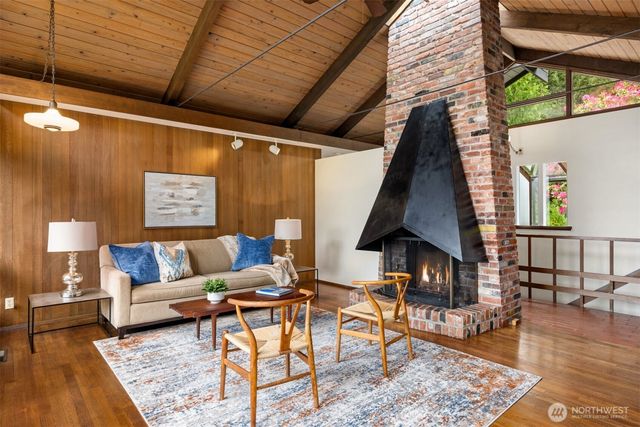 14517 Henderson Road NE, Bainbridge Island, WA 98110