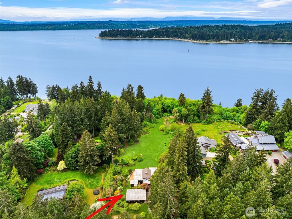 14517 Henderson Road NE, Bainbridge Island, WA 98110