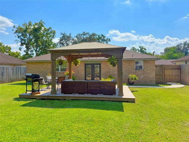 307 Bellmar Lane, Friendswood, TX 77546