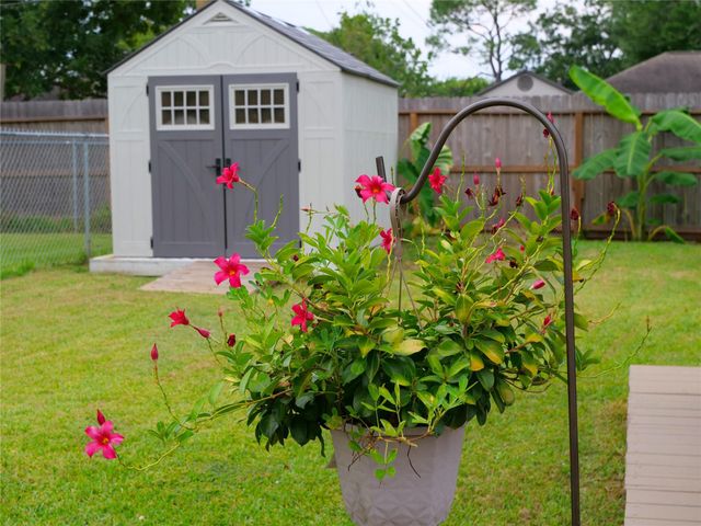 307 Bellmar Lane, Friendswood, TX 77546