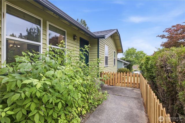 35311 19th Avenue SW, Federal Way, WA 98023