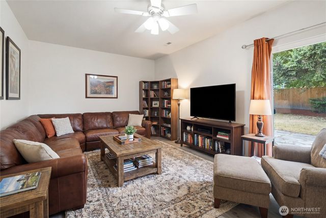 35311 19th Avenue SW, Federal Way, WA 98023
