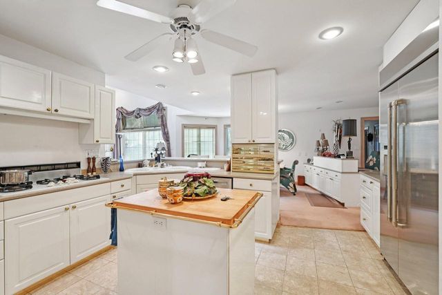 4555 Edington LANE, Brookfield, WI 53045