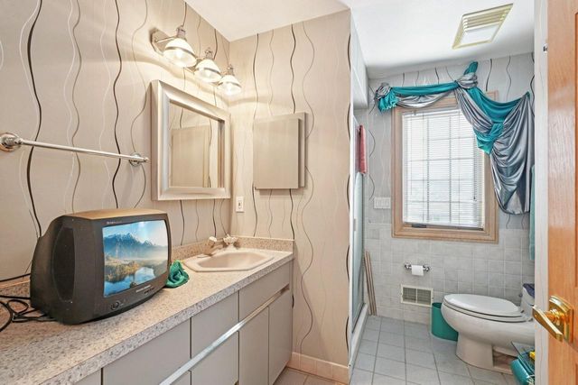 4555 Edington LANE, Brookfield, WI 53045