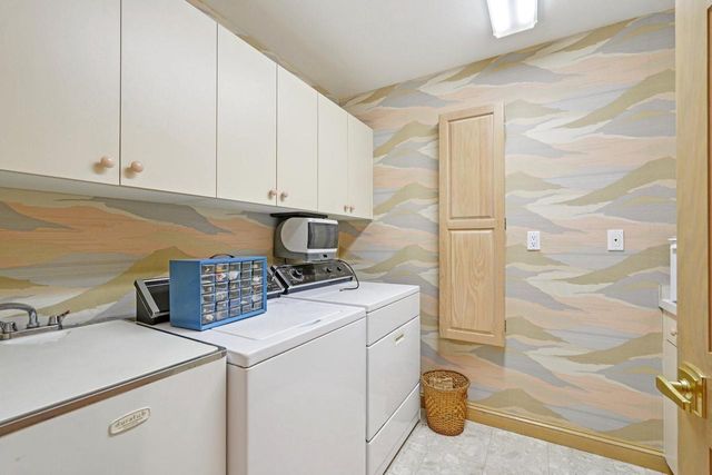 4555 Edington LANE, Brookfield, WI 53045