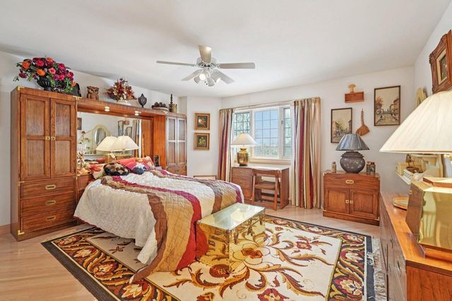 4555 Edington LANE, Brookfield, WI 53045