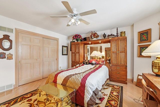 4555 Edington LANE, Brookfield, WI 53045