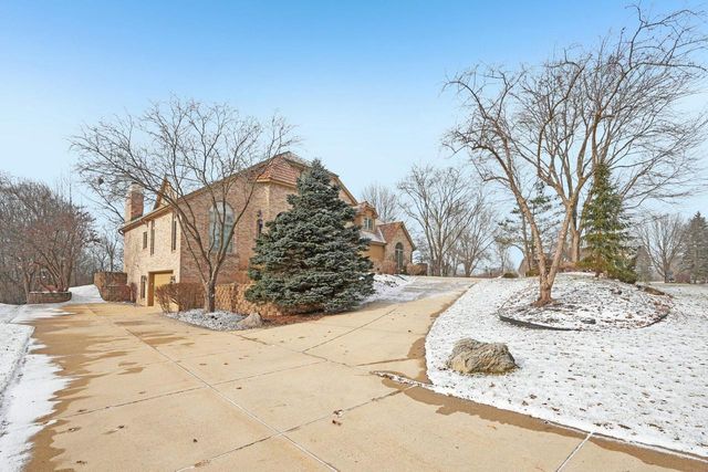 4555 Edington LANE, Brookfield, WI 53045