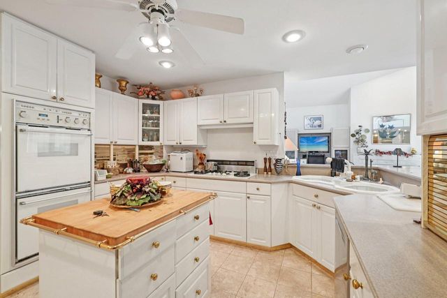 4555 Edington LANE, Brookfield, WI 53045