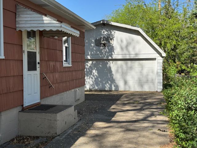 7112 Schneider Avenue, Hammond, IN 46323
