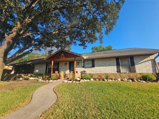 115 Suffolk Lane, Hallettsville, TX 77964