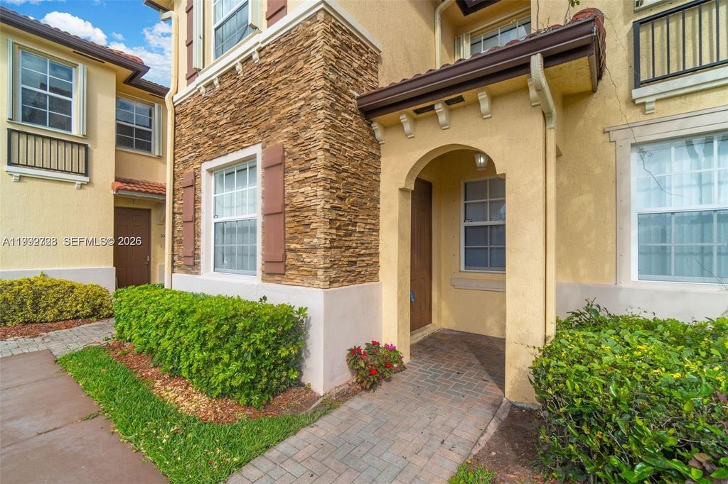 1720 NE 33rd Ave 104-5, Homestead, FL 33033