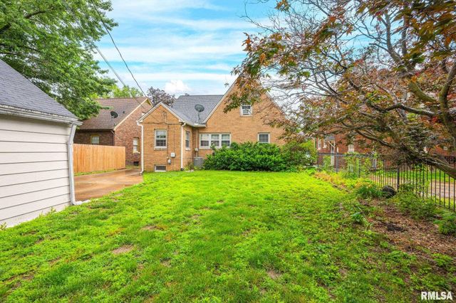 405 W FORREST HILL Avenue, Peoria, IL 61604