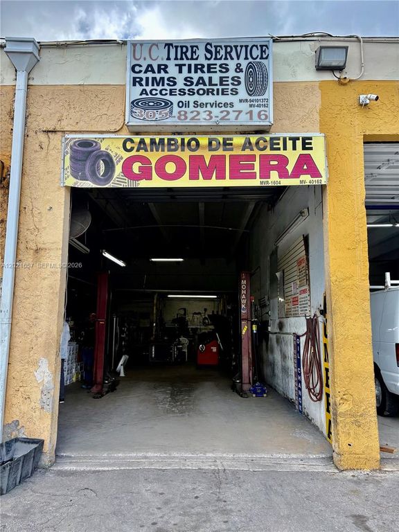 11750 NW 87th Pl, Hialeah Gardens, FL 33018
