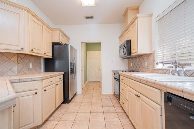 44 Oak Creek Ridge, Longview, TX 75605