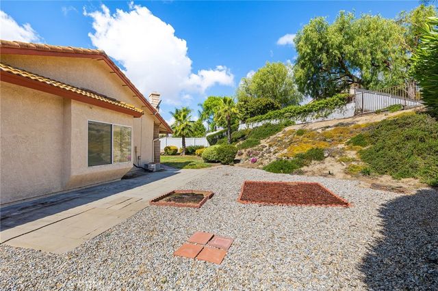 39555 Glenwood Court, Murrieta, CA 92563