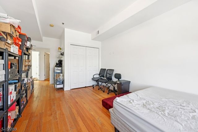 15 Tichenor Ln 407, Newark City, NJ 07114