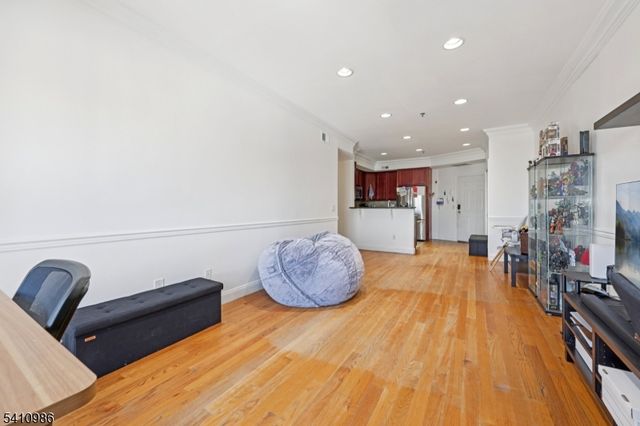 15 Tichenor Ln 407, Newark City, NJ 07114