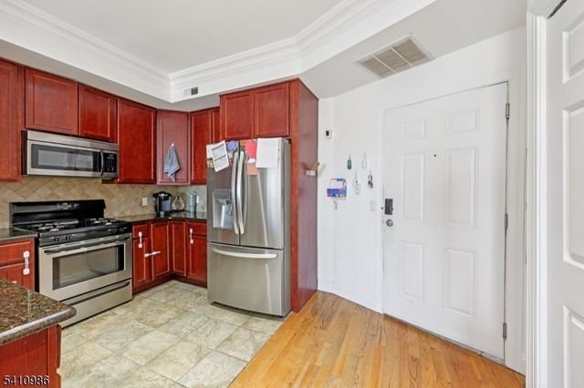 15 Tichenor Ln 407, Newark City, NJ 07114
