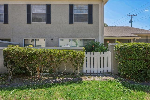 6341 TREETOP CIRCLE 6341, Temple Terrace, FL 33617