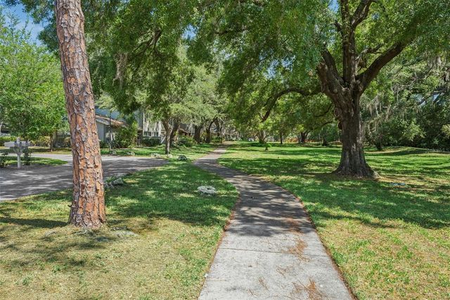 6341 TREETOP CIRCLE 6341, Temple Terrace, FL 33617