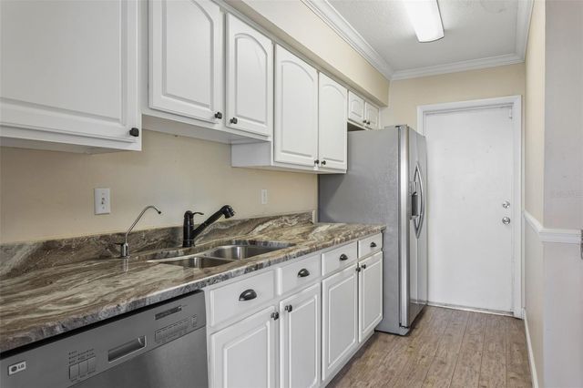 6341 TREETOP CIRCLE 6341, Temple Terrace, FL 33617