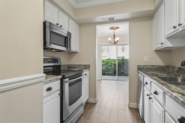 6341 TREETOP CIRCLE 6341, Temple Terrace, FL 33617