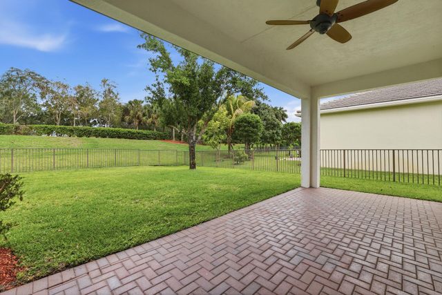 2106 Belcara Court, West Palm Beach, FL 33411