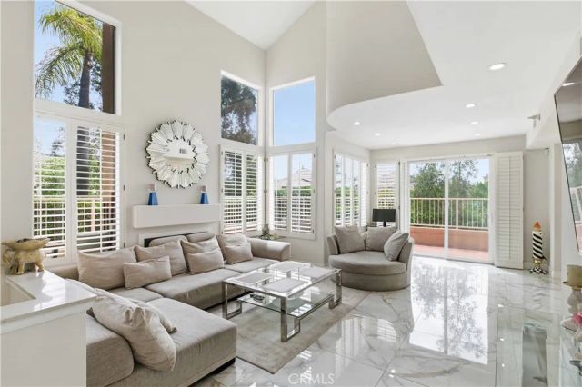 1896 Caminito De La Narcissa, Glendale, CA 91208
