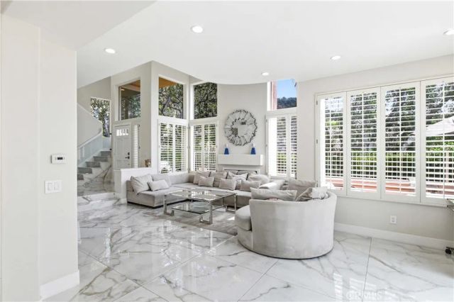 1896 Caminito De La Narcissa, Glendale, CA 91208