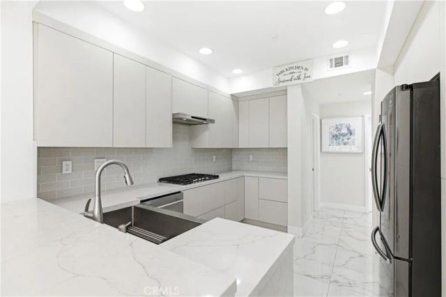 1896 Caminito De La Narcissa, Glendale, CA 91208