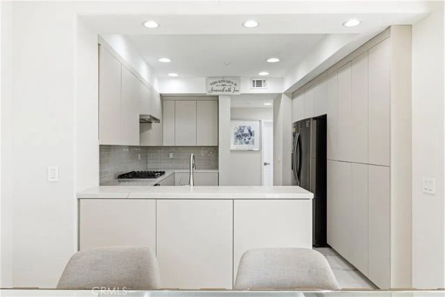 1896 Caminito De La Narcissa, Glendale, CA 91208