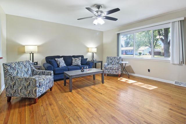 7714 Wallace Street, Merrillville, IN 46410
