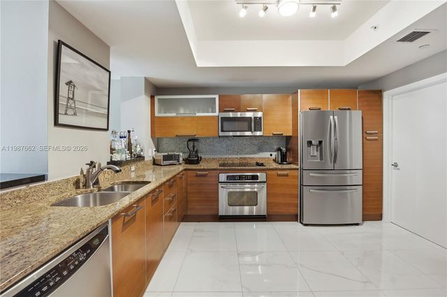 3330 NE 190th Street 310, Aventura, FL 33180