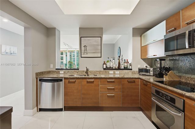 3330 NE 190th Street 310, Aventura, FL 33180