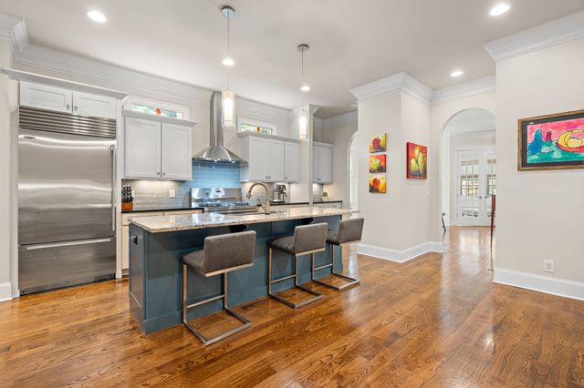 3808 Cross Creek Rd, Nashville, TN 37215