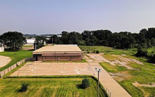 1850 W Airline Highway, Waterloo, IA 50703